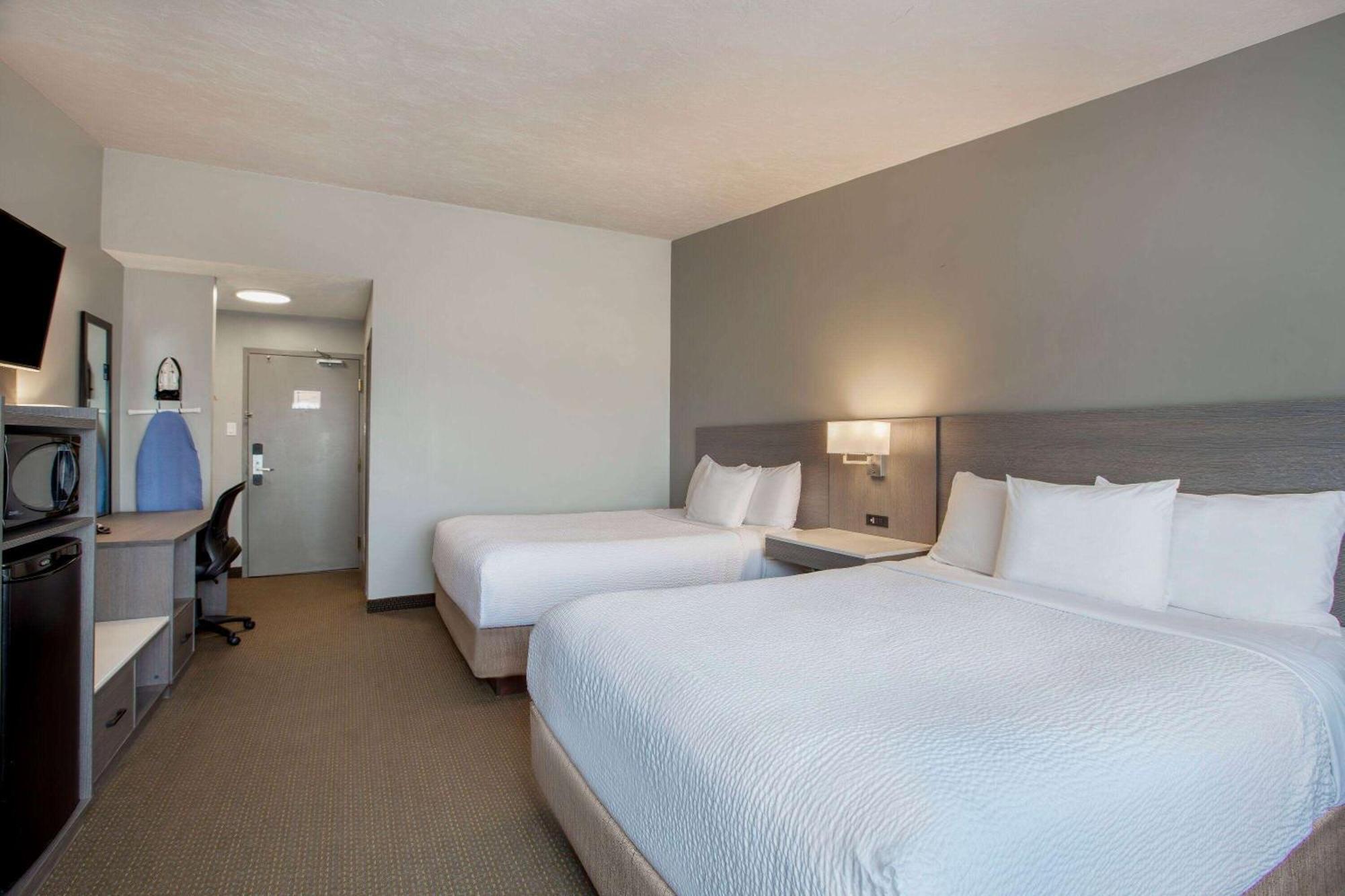 Days Inn & Suites By Wyndham Moncton Eksteriør bilde