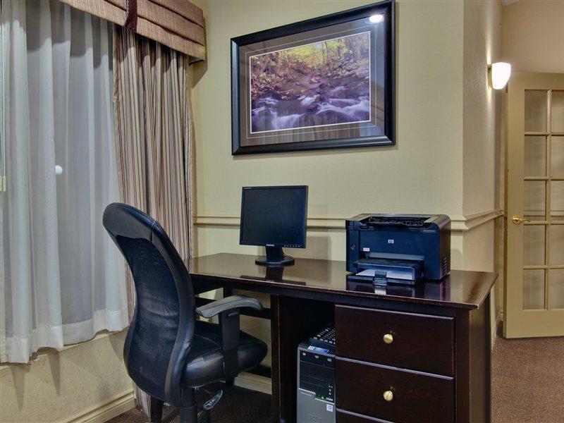 Days Inn & Suites By Wyndham Moncton Eksteriør bilde